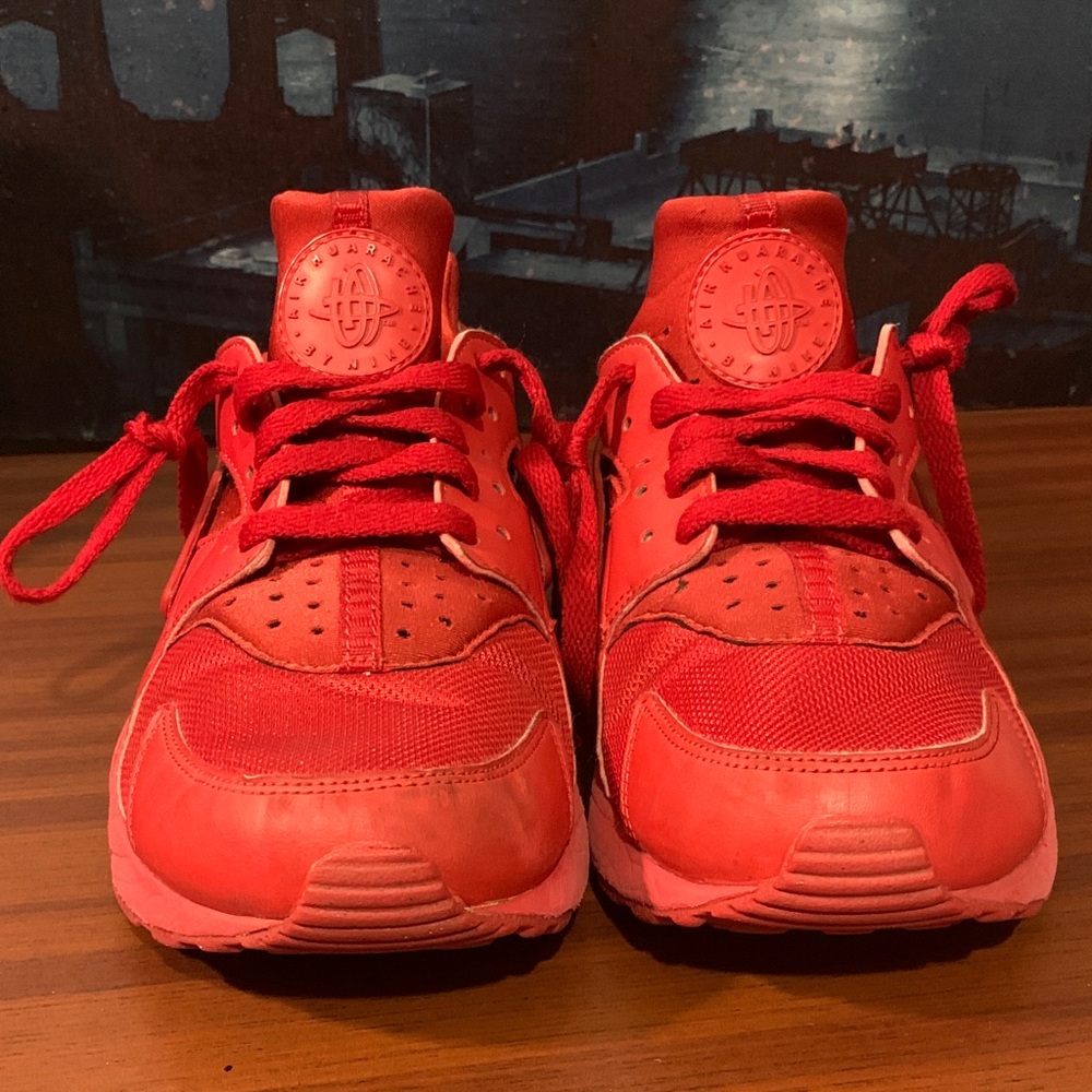 Nike Air Huarache triple Red Sneakers